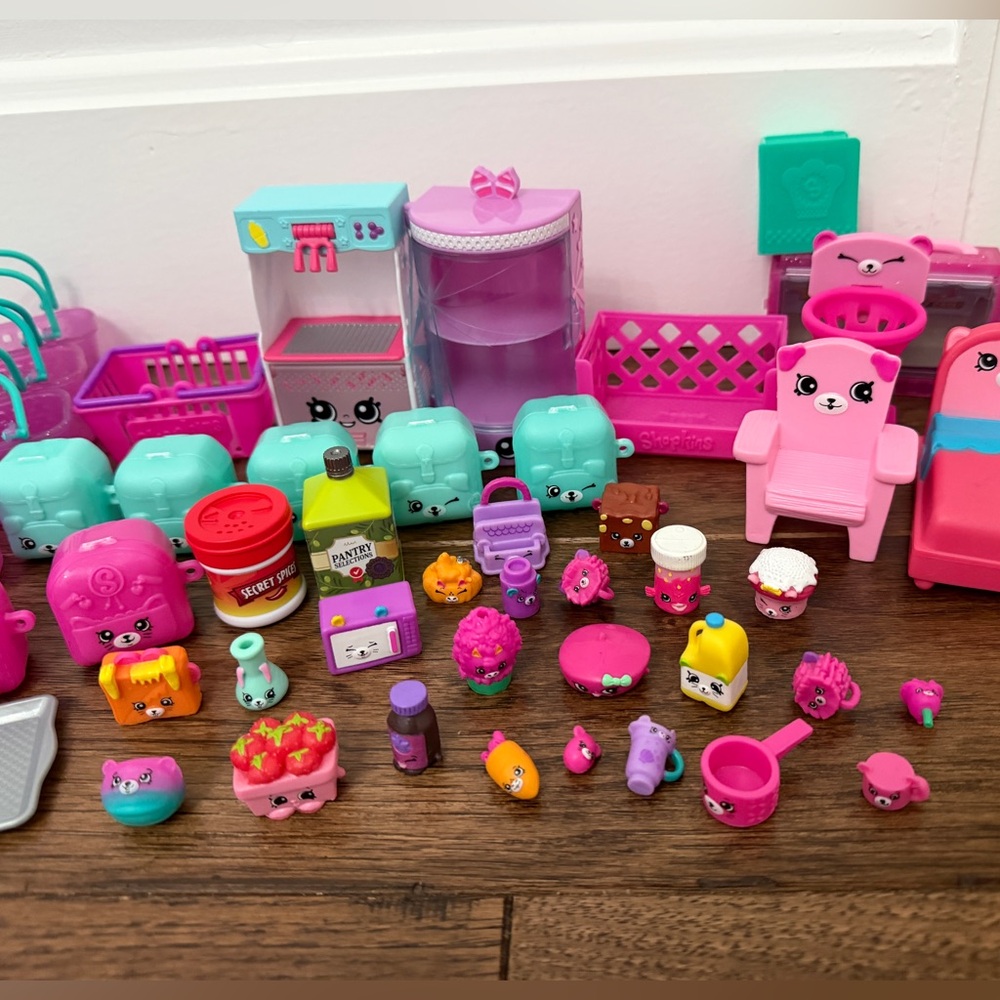 Moose Shopkins Happy Places Miniatures Bags Baskets Backpacks Furniture Lot